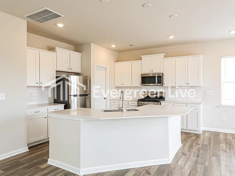 122 Farmwell Dr — Photo 6