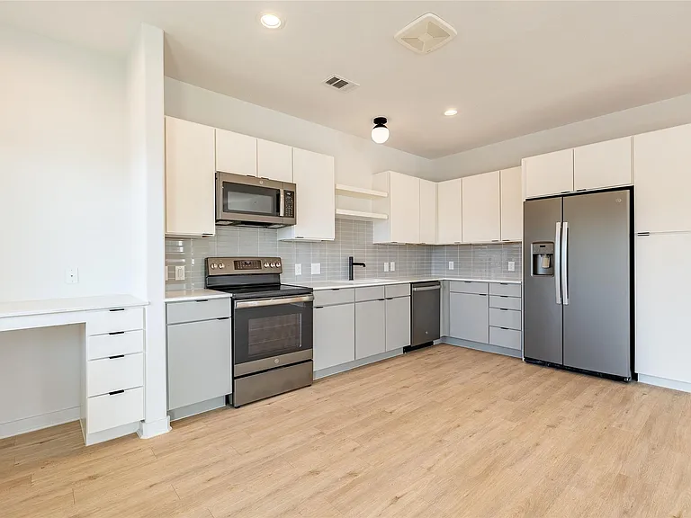 100 W Mockingbird Ln #201 — Photo 5