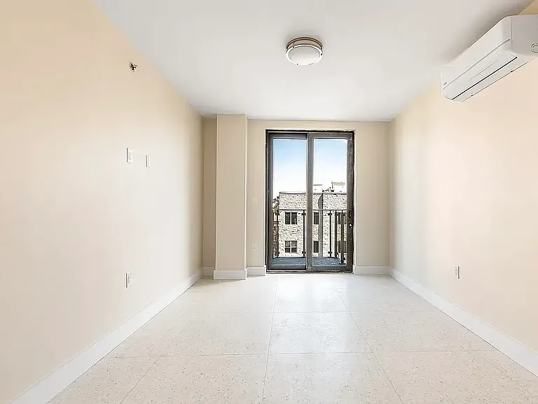 1669 E 19th St #PENTHOUSE — Photo 4