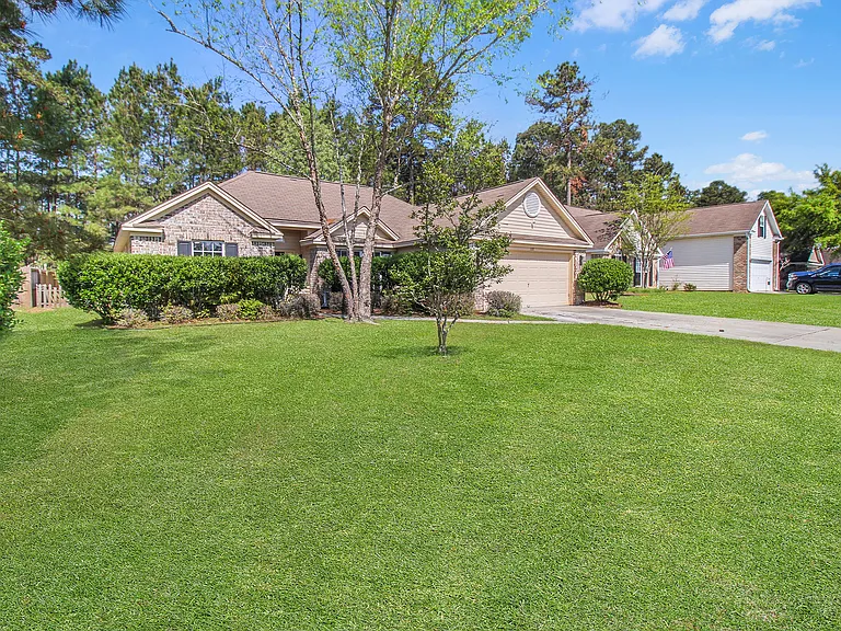 132 Pampas Dr — Photo 39