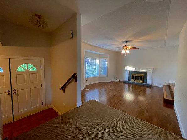 3 bedroom rental in Surrey — photo 11