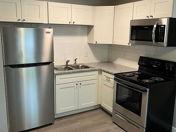3rd image of 621 De Votie Ave APT 10