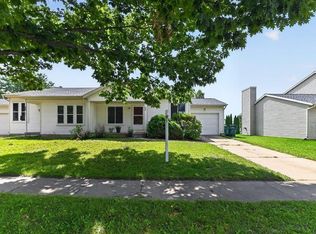 208 W Clover Ln #B, Cottage Grove, WI 53527