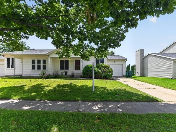 208 W Clover Ln #B, Cottage Grove, WI 53527