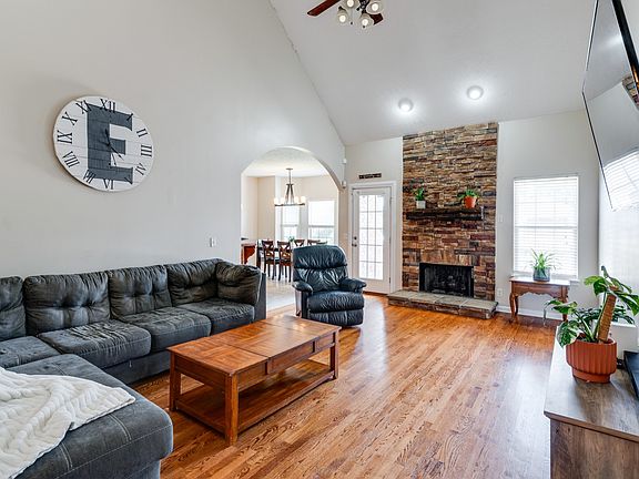 5th image of 206 Kiowa Ct