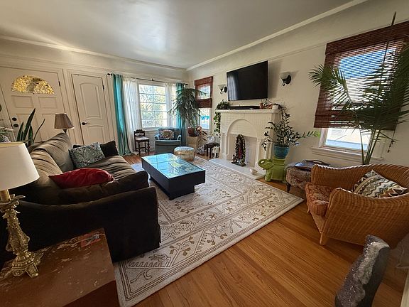 5th image of 1622 Preuss Rd