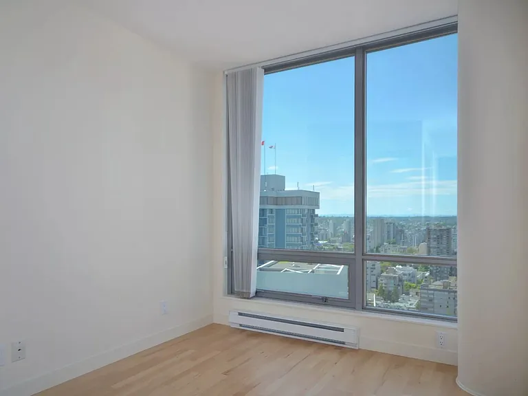1288 Georgia St W — Photo 5