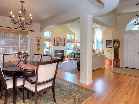 2nd image of 305 Bishop Cir