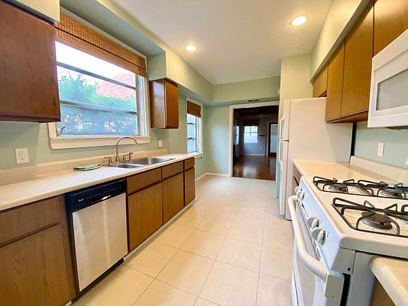 4th image of 217 S M St #1
