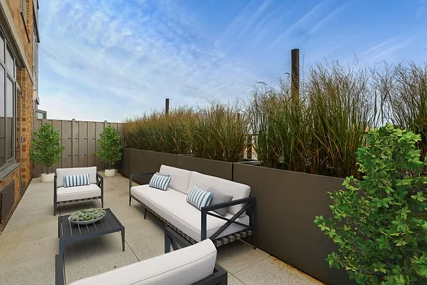 Rented by Red Apple Group | media 21