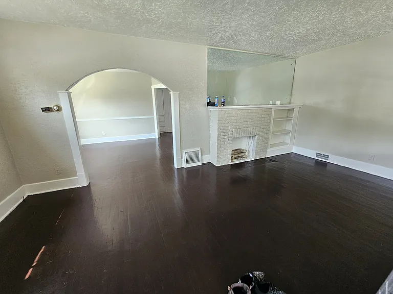4204 Southern Blvd — Photo 3