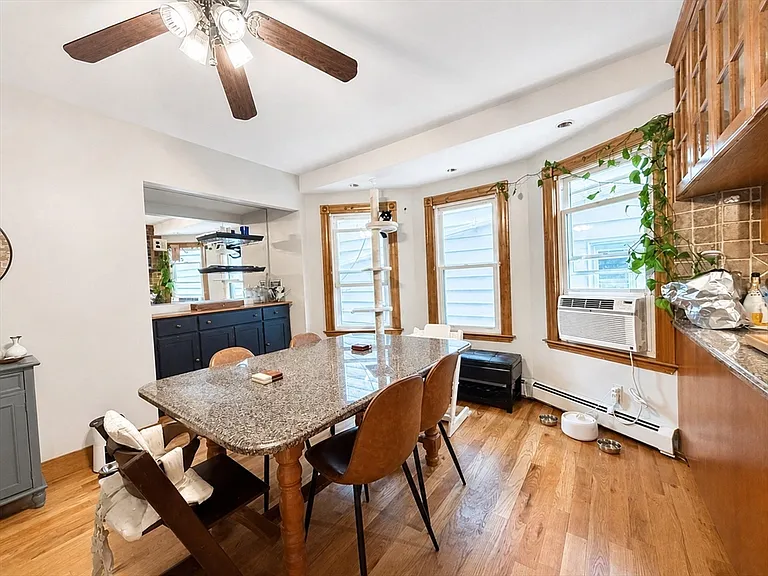 727 E 3rd St #1 — Photo 13