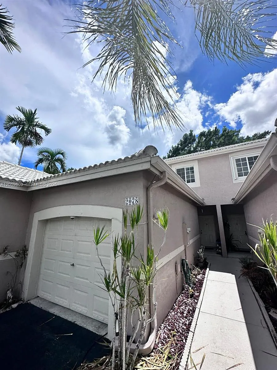 Building Photo - 2078 Madeira Dr #0