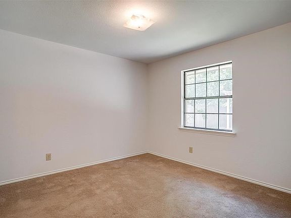 4th image of 1212 Kay Dr