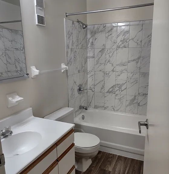Marlboro Classic Apt & Redwood Square — Photo 70