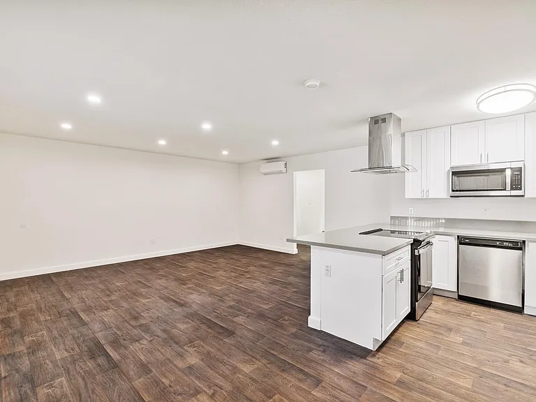 Mountain View Apartments — Photo 8