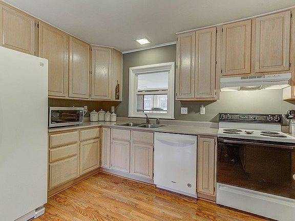 5th image of 6 Peabody Dr