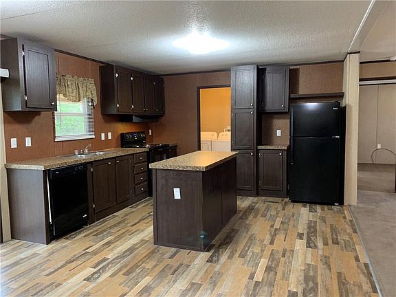 5th image of 901 Colorado River Dr