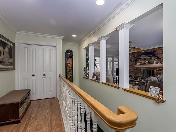 4th image of 911 Robinhood Ln