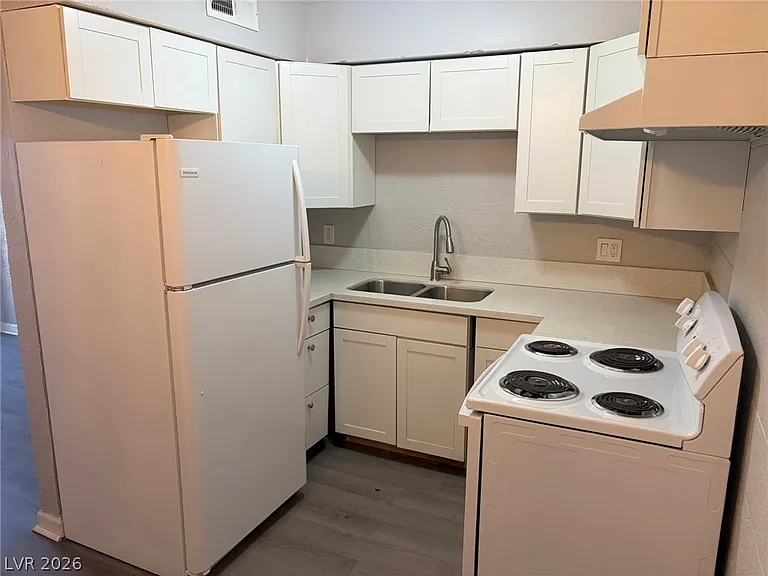 555 S Royal Crest Cir #9 — Photo 4