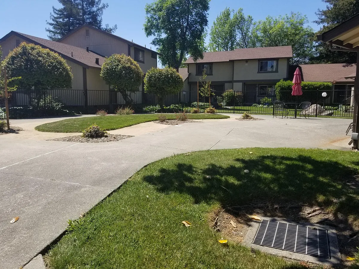 Building Photo - Vista Del Robles Apartments