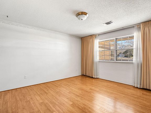 5th image of 3737 Mount Rainier Dr NE