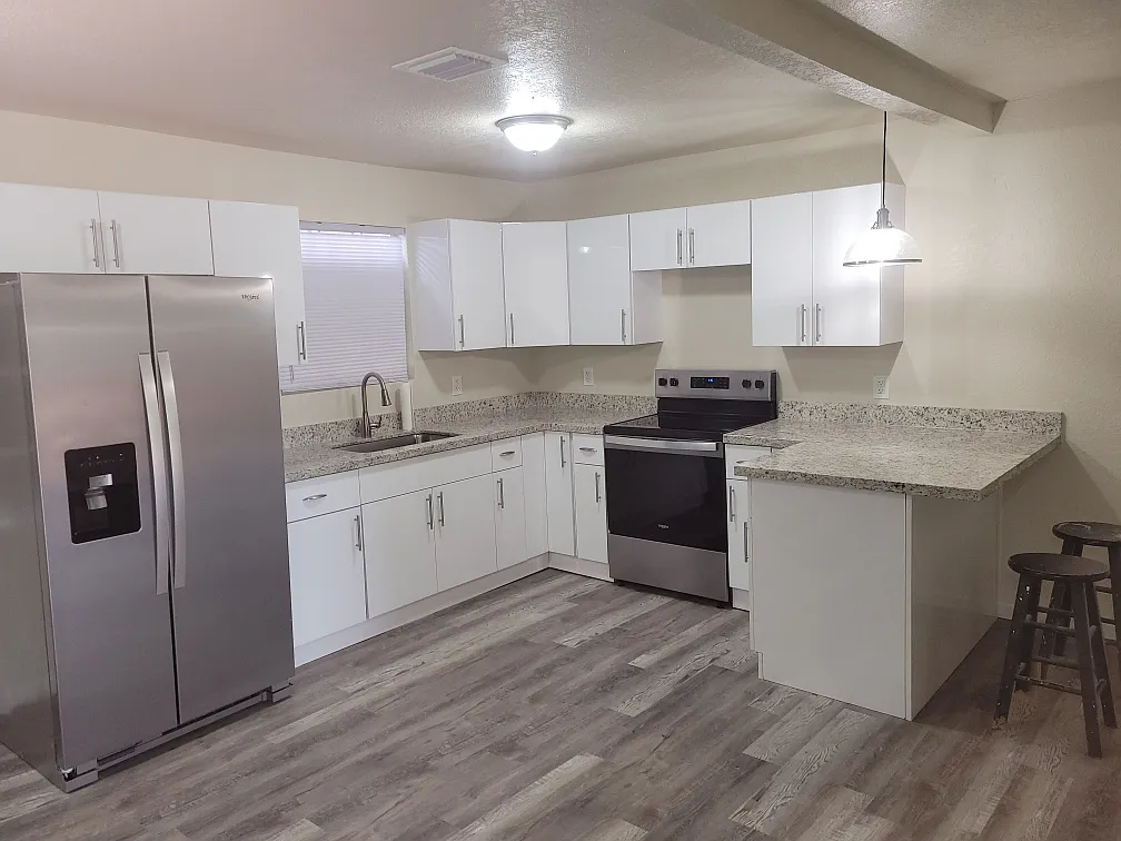 3 bed, 1200 sqft, $2,800 — Photo 2