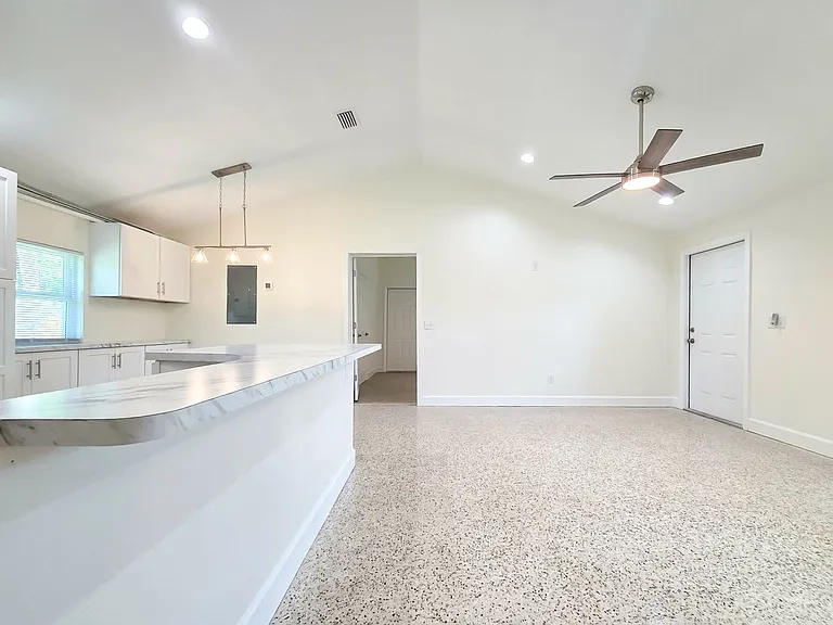 7316 NE Waldo Rd — Photo 3
