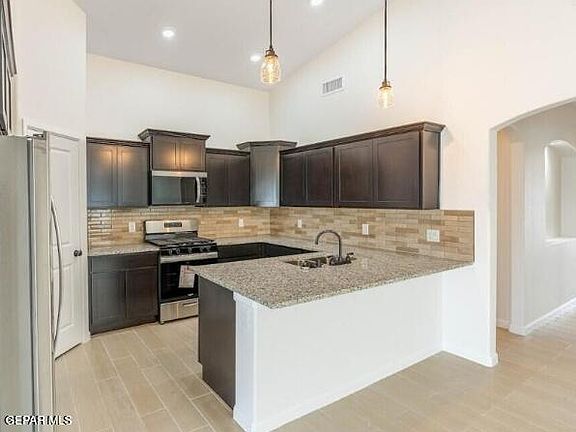 5th image of 916 Gulf Streams Ave