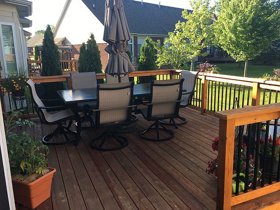 Great deck for entertaining!