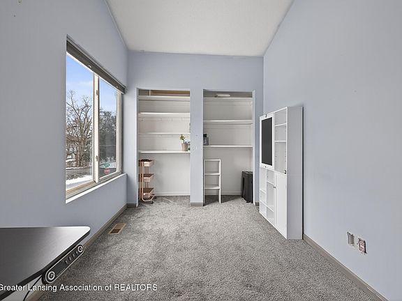 5th image of 409 Madison Ct SE