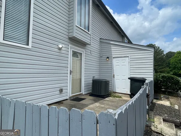 237 Country Club Dr, Jonesboro, GA 30238