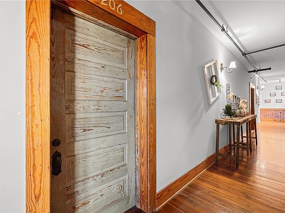 2nd image of 102 Russell St APT 206
