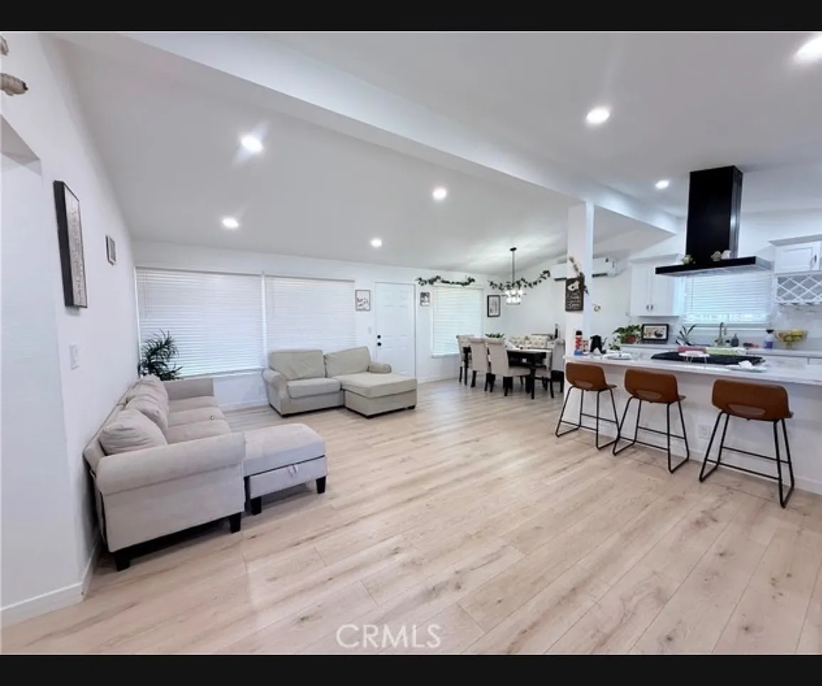 3 bed, 1216 sqft, $3,500 — Photo 4