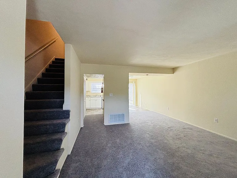 341 New Kent Rd — Photo 6