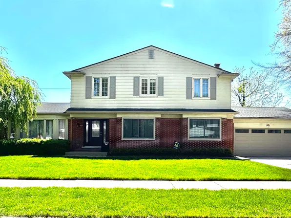921 S Rosedale Ct, Grosse Pointe Woods, MI 48236