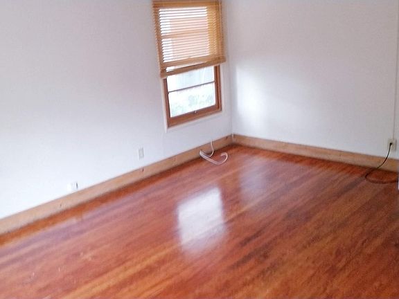 5th image of 843 S Mariposa Ave