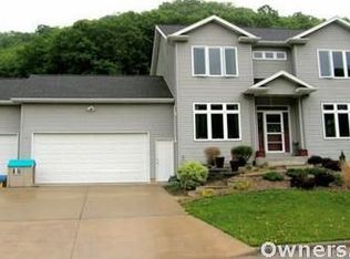 314 Red Apple Dr, La Crescent, MN 55947