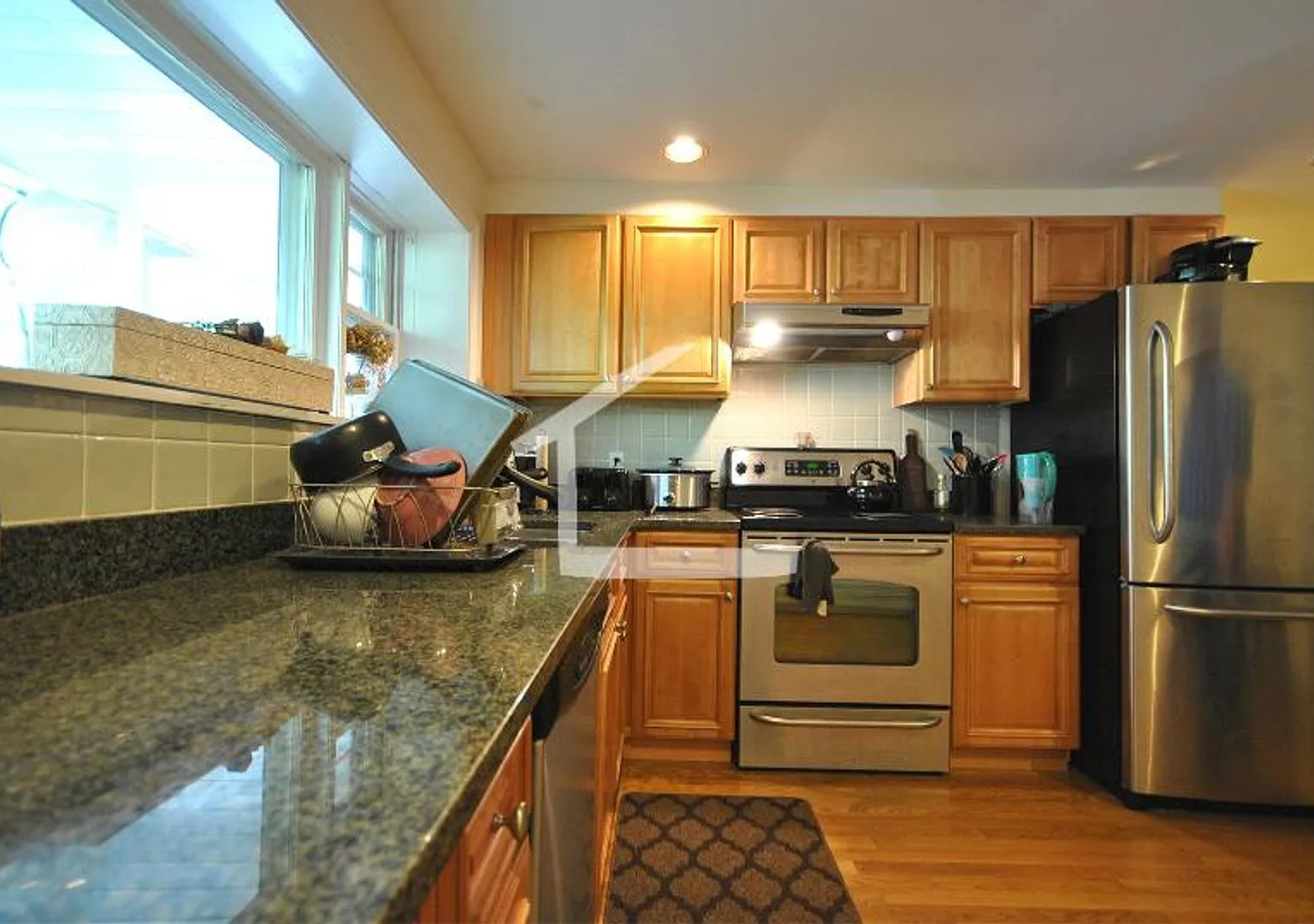 Brookline Gem - Great Value, Heat/Hot Water Incl — Photo 1