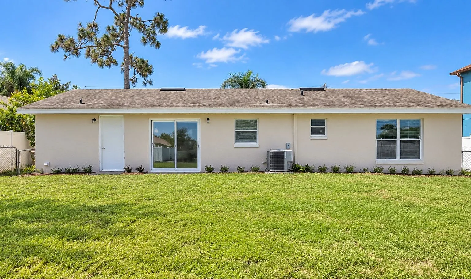 Spacious 3-Bedroom Poinciana Home with Vaulted Ceilings, Open Floor Plan & 2-Car Garage! — Photo 2
