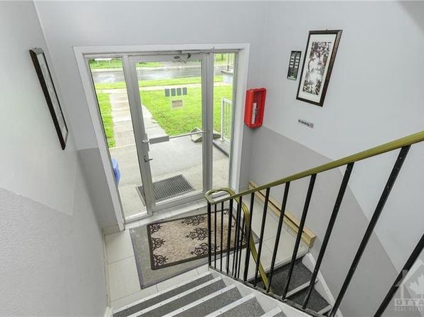 2459 Cleroux Cres #10, Ottawa, ON K1W 1A1
