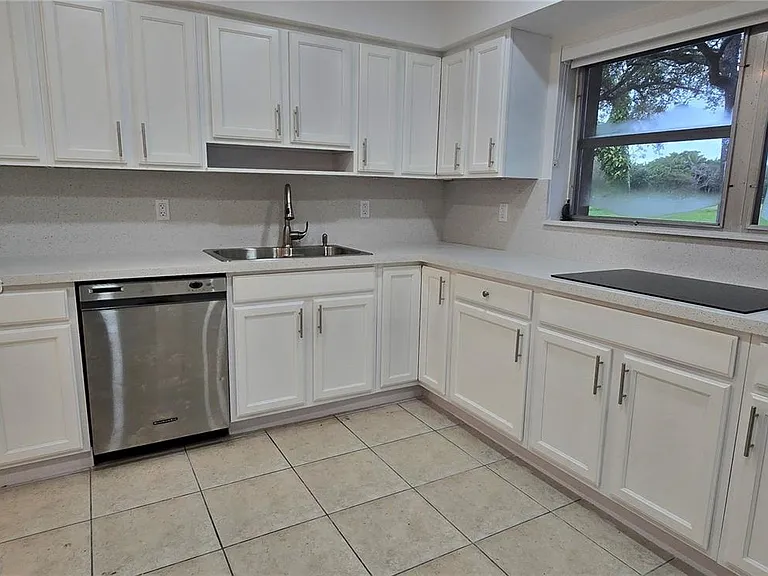 6500 SW 82nd Ave — Photo 6