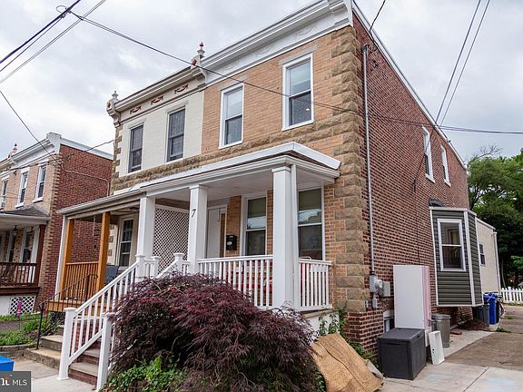 3rd image of 7 Center St