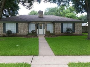 1 Hemlock Pl, Angleton, TX 77515