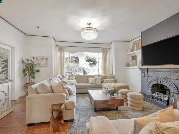 1042 Jamestown Ave, San Francisco, CA 94124