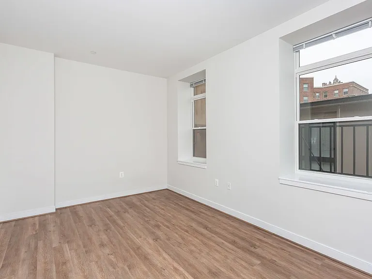 815 Park Ave — Photo 16