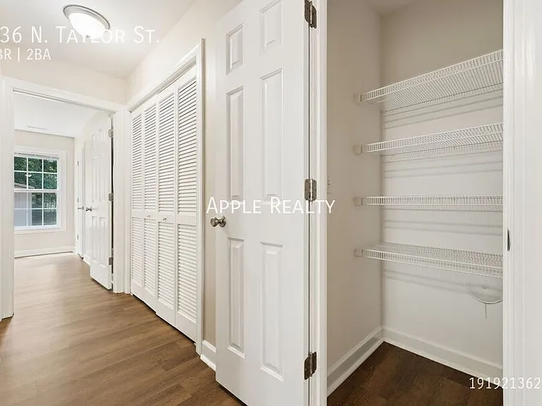 836 N Taylor St — Photo 16