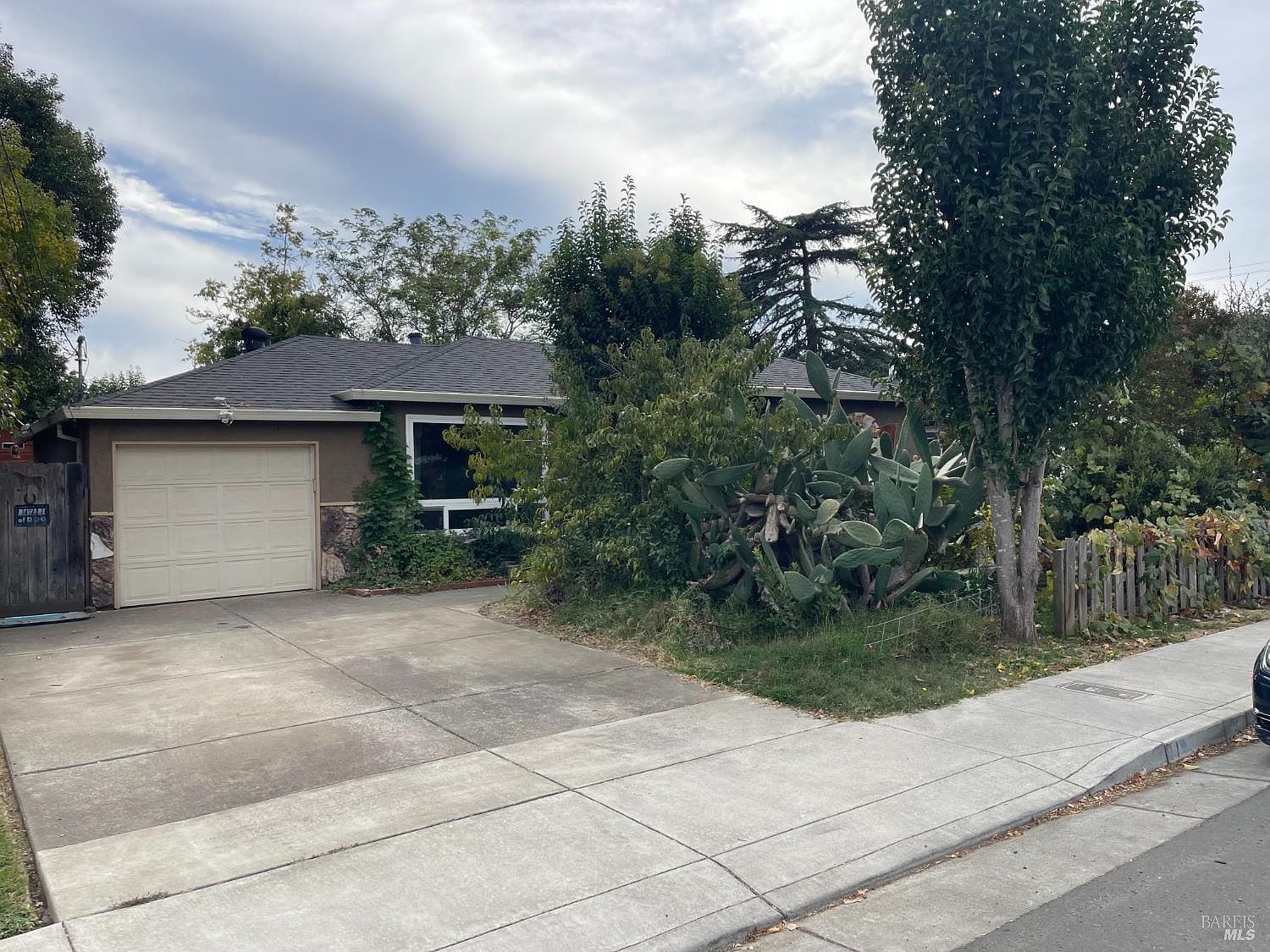 11 Bryan Avenue - 2bd/1ba, 765 sqft - in Napa, CA