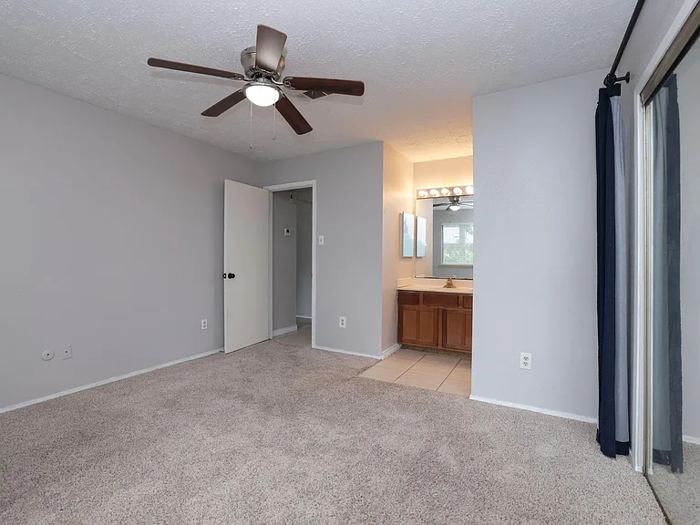 4623 Whispering Rock Ln — Photo 20