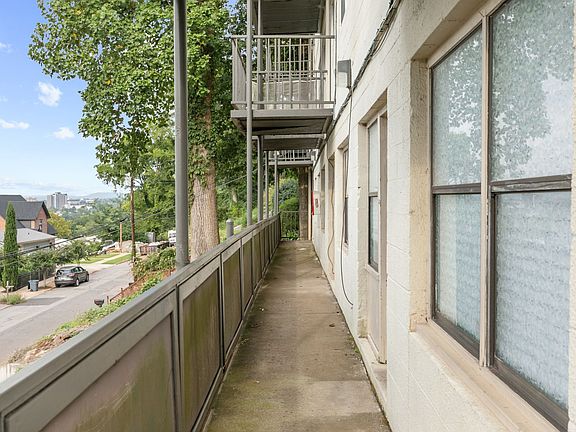 4th image of 1301 18th Ave S #1102